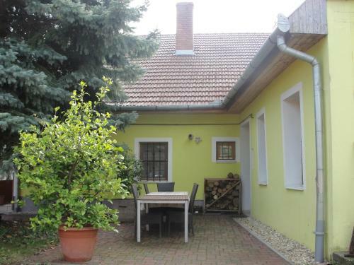 Zanati Apartmannh�z