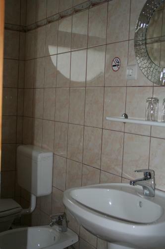 Hostal Nautilus �tterem �s Panzi�