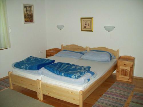 Frank� Tanya Vend�gh�z