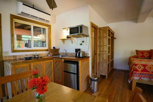 Bed & Breakfast Posada Seremein Roatan