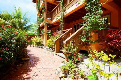 Bed & Breakfast Posada Seremein Roatan