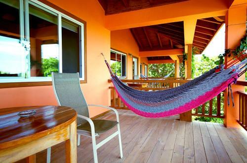 Bed & Breakfast Posada Seremein Roatan