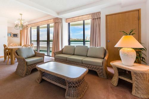 Hotel Alupang Beach Tower