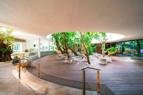 Hotel Tambuli Seaside Resort And Spa