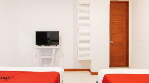 Hotel Reddoorz Near Mercado Del Lago