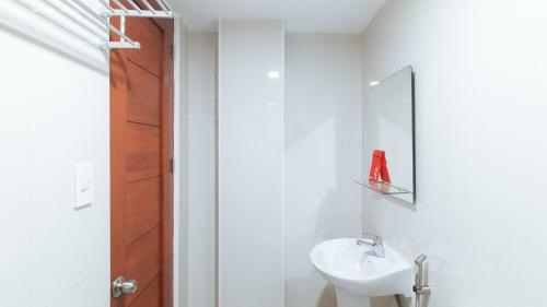Hotel Reddoorz Near Mercado Del Lago