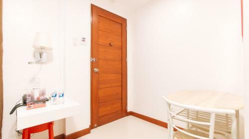 Hotel Reddoorz Near Mercado Del Lago