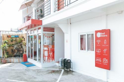 Hotel Reddoorz Near Mercado Del Lago