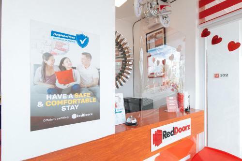 Hotel Reddoorz Near Mercado Del Lago