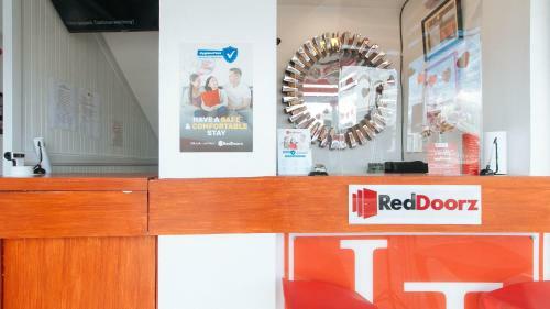 Hotel Reddoorz Near Mercado Del Lago
