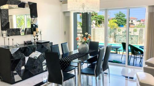 Luxury 4-bedroom Villa In Mactan Cebu