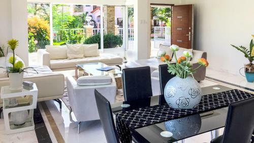 Luxury 4-bedroom Villa In Mactan Cebu