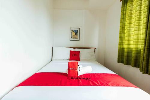 Hotel Reddoorz @ Moonwalk Paranaque