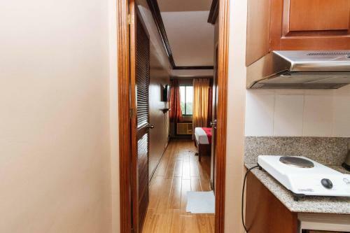 Hotel Reddoorz @ Moonwalk Paranaque