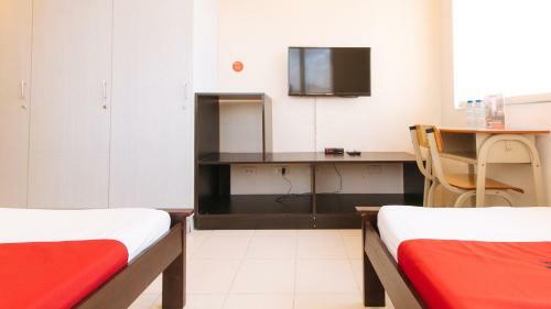 Hotel Reddoorz Plus @ E Rodriguez Corner Banawe