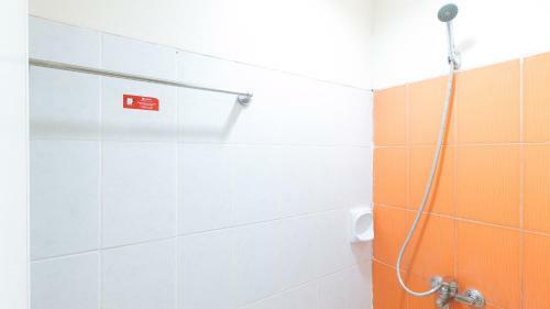 Hotel Reddoorz Plus @ E Rodriguez Corner Banawe