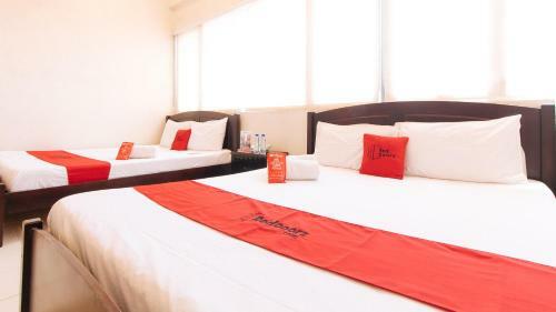 Hotel Reddoorz Plus @ E Rodriguez Corner Banawe