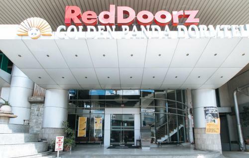 Hotel Reddoorz Plus @ E Rodriguez Corner Banawe