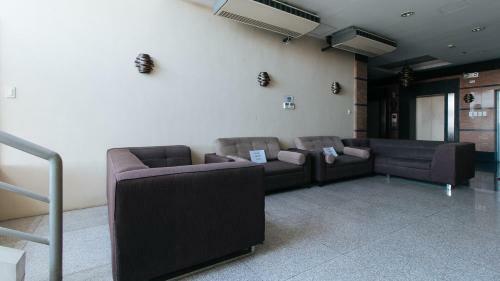 Hotel Reddoorz Plus @ E Rodriguez Corner Banawe