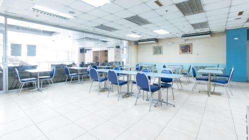 Hotel Reddoorz Plus @ E Rodriguez Corner Banawe