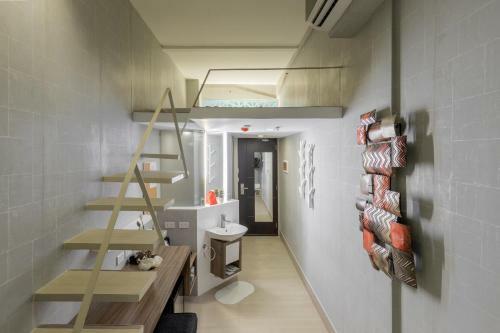 Selah Pods Hotel Manila