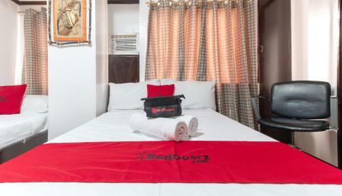 Hotel Reddoorz @ Real Street Tacloban