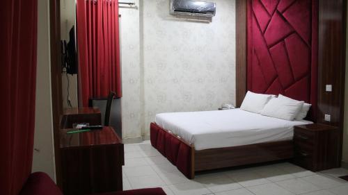 Hotel Comfort Inn (r)