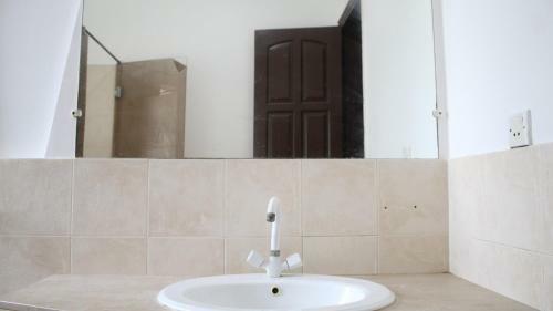 Hotel Comfort Inn (r)