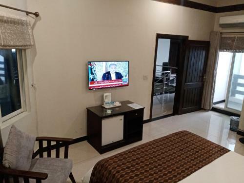 Hostal Crosswinds Guest House
