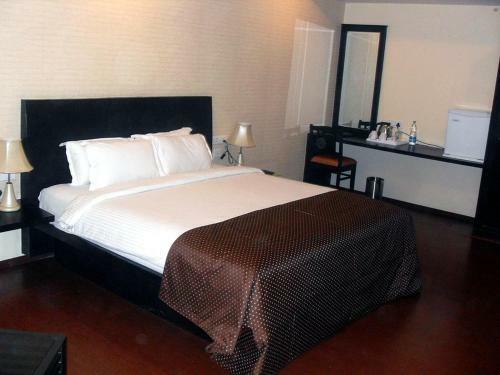 Hostal Midway Residency