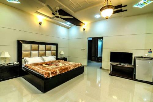 Hostal Midway Residency