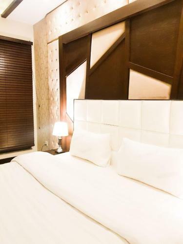 Hotel Candlewood Residency