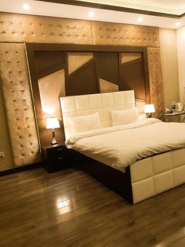 Hotel Candlewood Residency