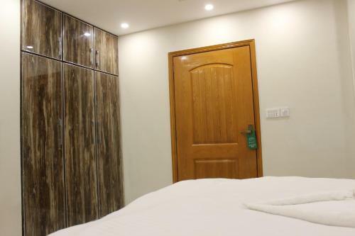 Lawrence Luxury Apartments Lahore
