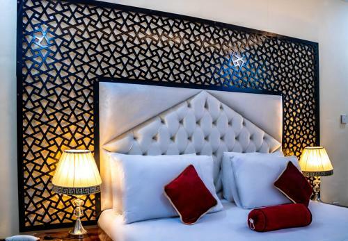 Rose Palace Hotel, Liberty