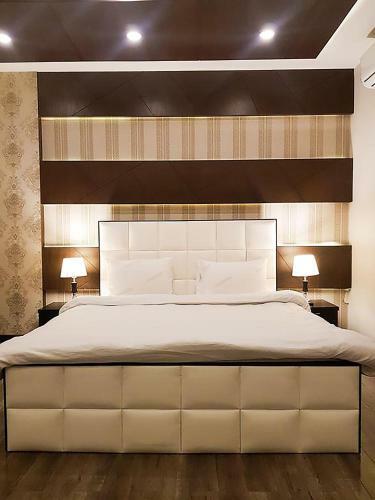 Hotel Holiday Inn Suites