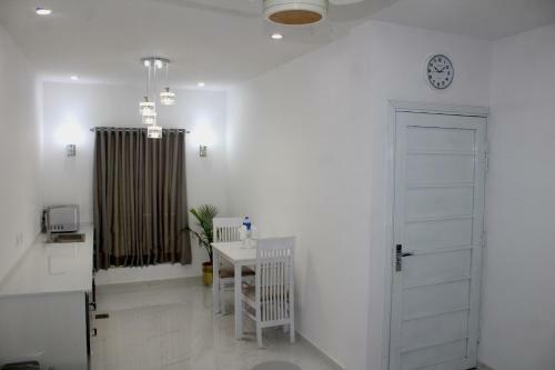 Albergue Safe Square Apartment Building