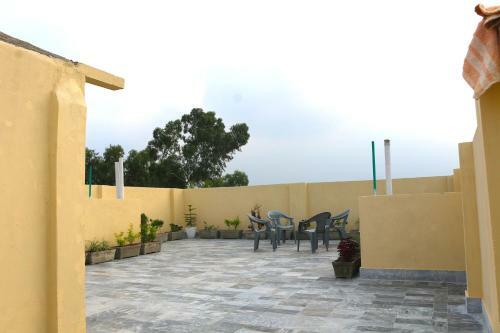 Albergue Safe Square Apartment Building