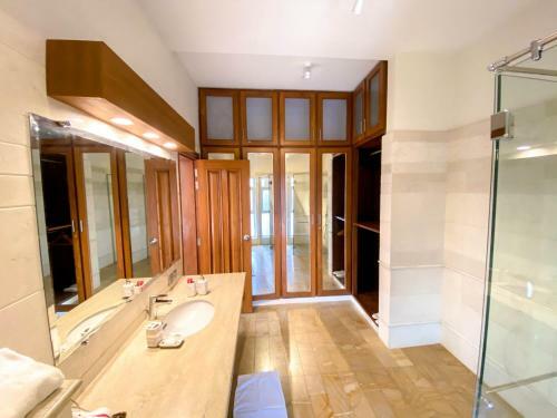 Woodpecker Service Apartment