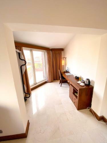 Woodpecker Service Apartment