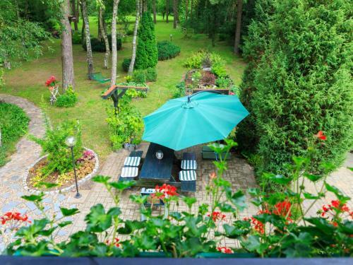 Lovely Apartment In Darlowo With Pool & Garden