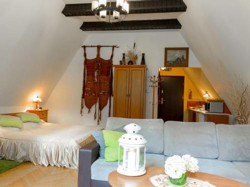 Lovely Apartment In Darlowo With Pool & Garden