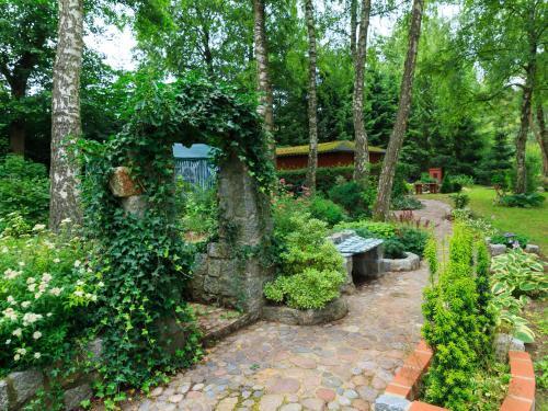 Lovely Apartment In Darlowo With Pool & Garden