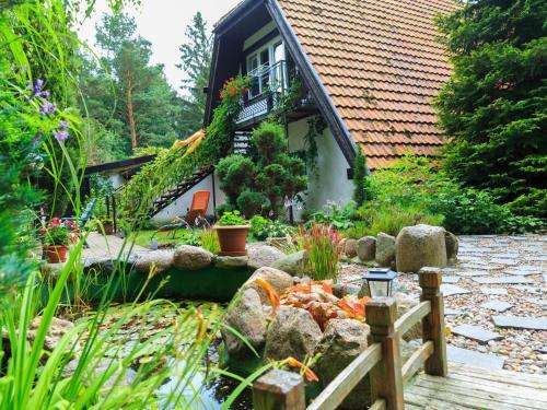 Lovely Apartment In Darlowo With Pool & Garden
