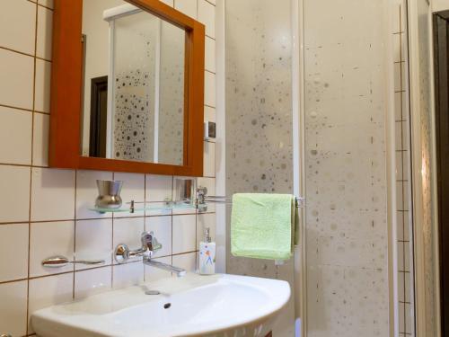 Lovely Apartment In Darlowo With Pool & Garden