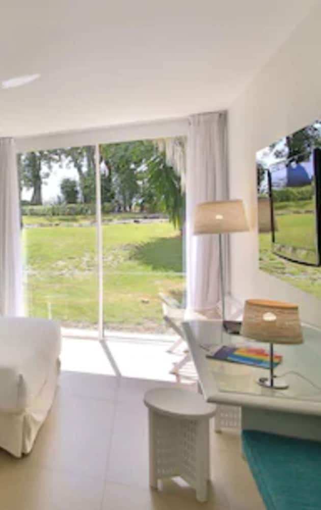 La Creole Beach Hotel & Spa