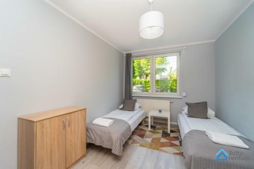 Apartment For 10 With Garden And Parking