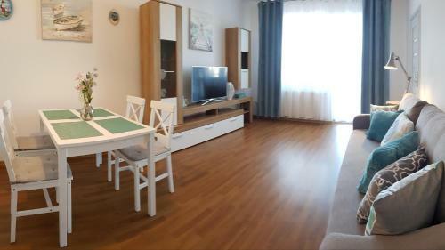 Apartament Z Gara?em W Ko?obrzegu