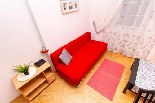 Gold Oscar Apartment