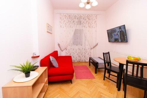 Gold Oscar Apartment